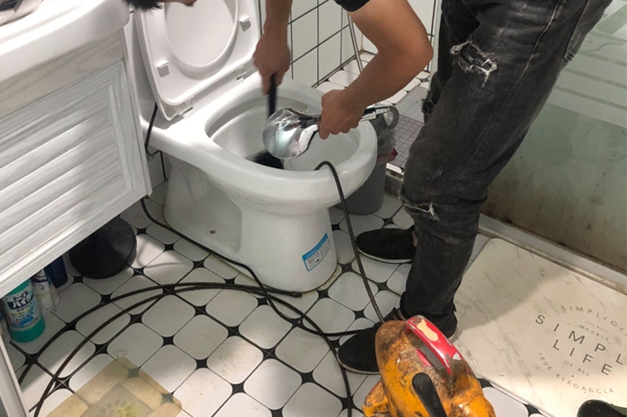 塘厦镇马桶堵塞自己疏通还是找师傅?专业上门服务让你省时更省心